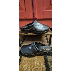 Dina Size 38 US 7.5-8 Black Comfort Clog Shoes Slip On Soft Sole  Logo Stitching